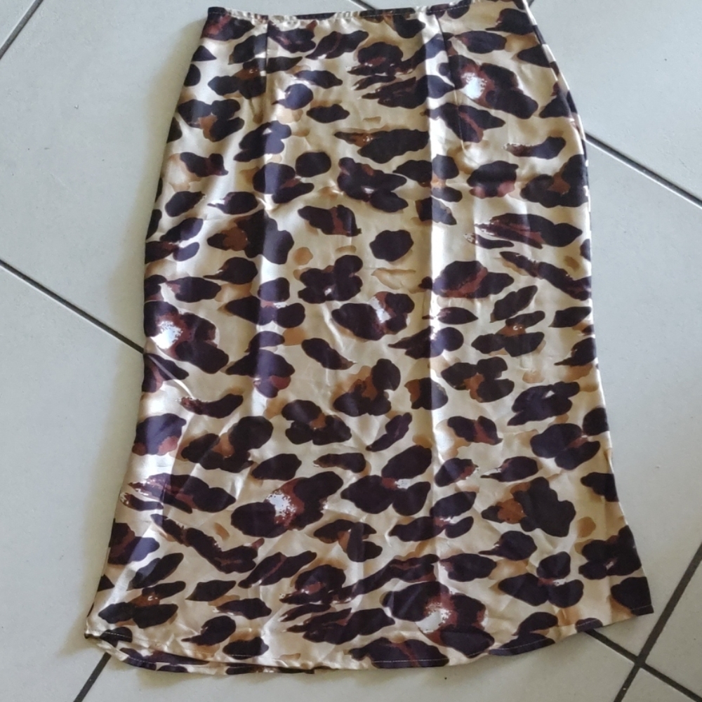 Leopard print midi skirt